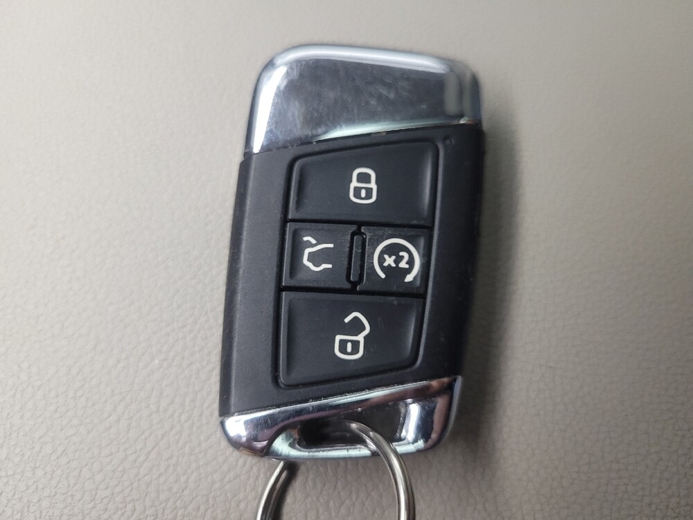 2022 Volkswagen Atlas in Indianapolis, IN 46219 - 18080942 32