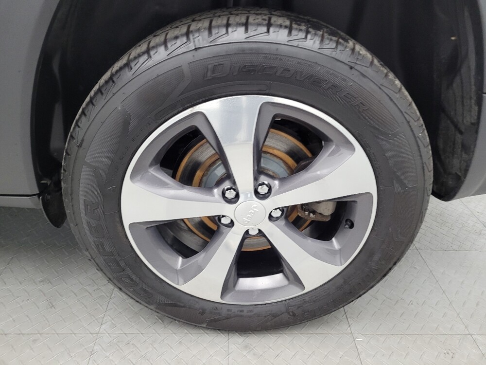 2019 Jeep Cherokee in Columbus, OH 43231 - 18080944 31