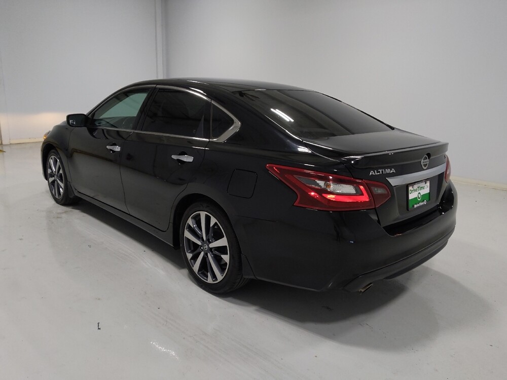 2017 Nissan Altima in Columbus, OH 43231 - 18080953 5