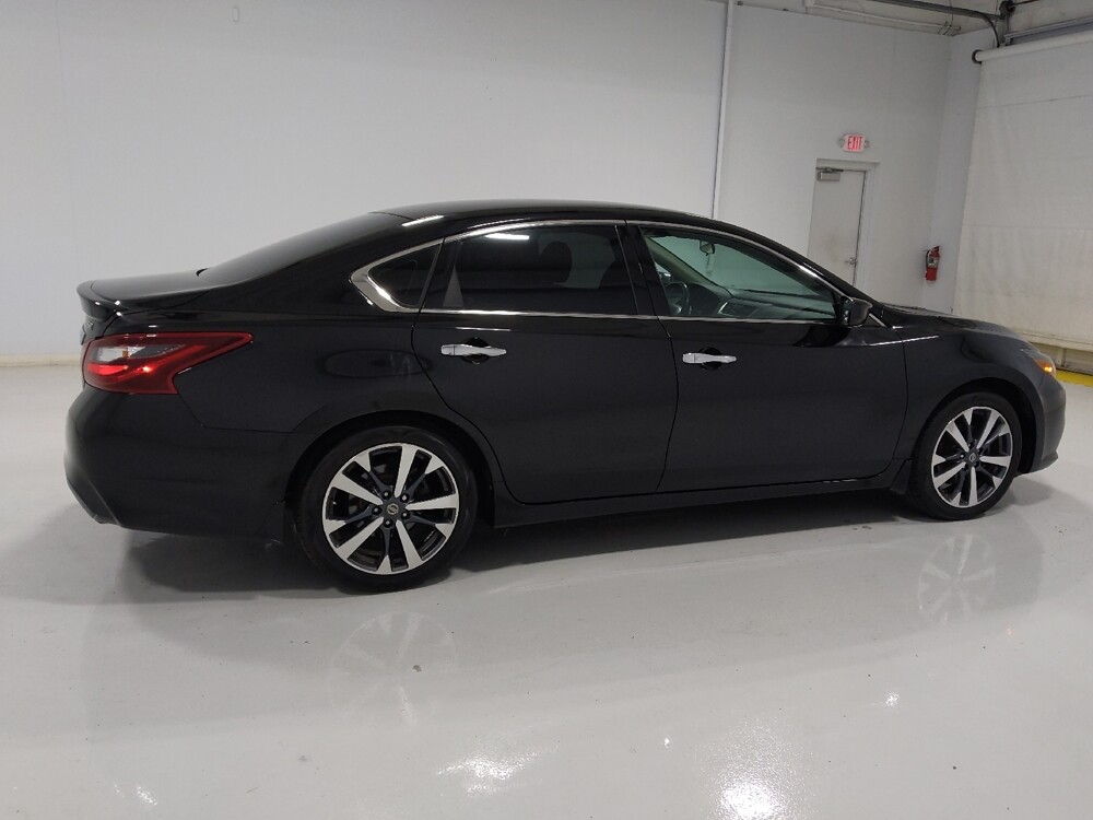 2017 Nissan Altima in Columbus, OH 43231 - 18080953 10