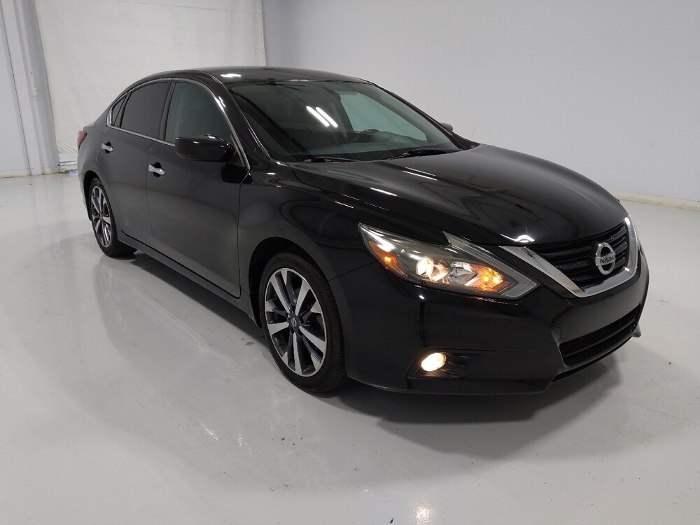 2017 Nissan Altima in Columbus, OH 43231 - 18080953 13