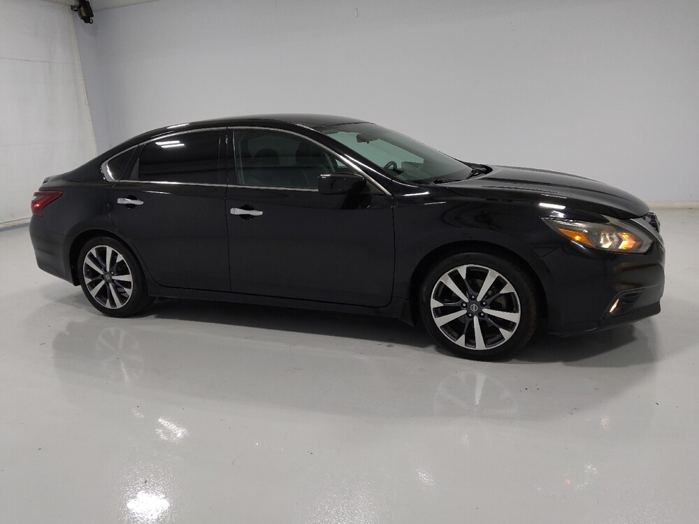 2017 Nissan Altima in Columbus, OH 43231 - 18080953 11