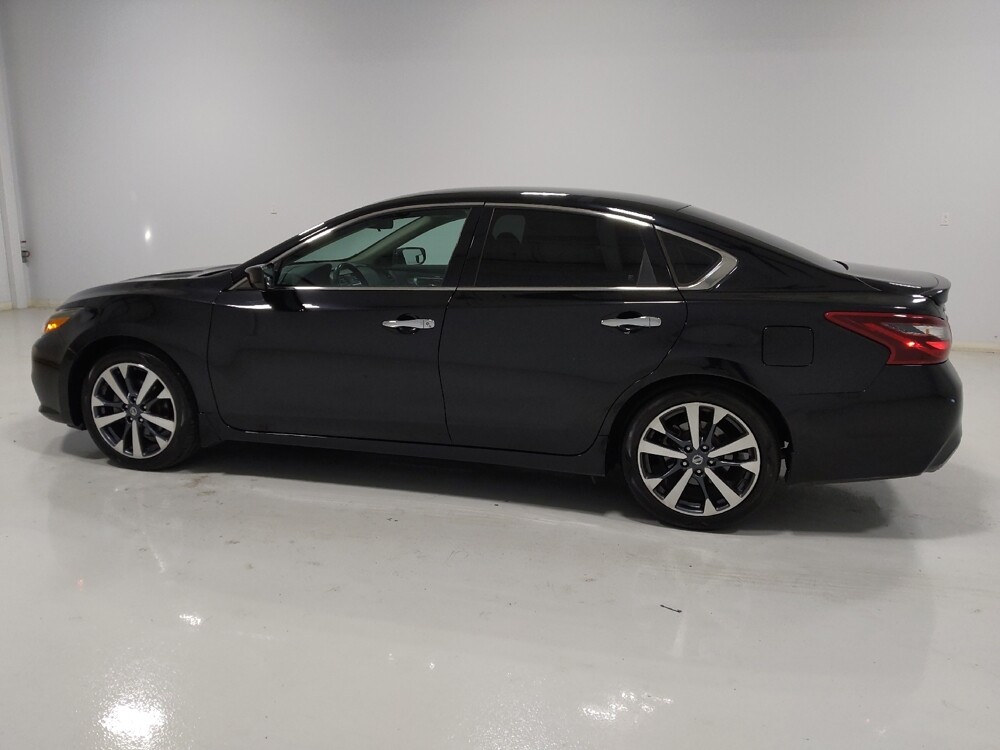 2017 Nissan Altima in Columbus, OH 43231 - 18080953 3