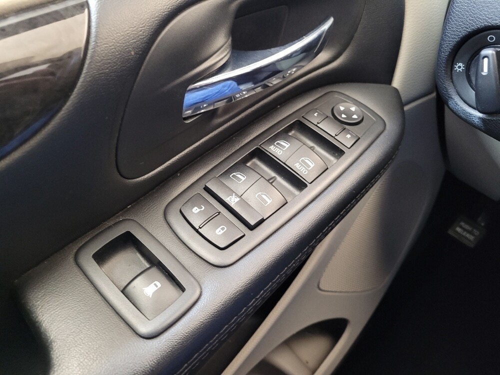 2019 Dodge Grand Caravan in Cincinnati, OH 45255 - 18080982 27