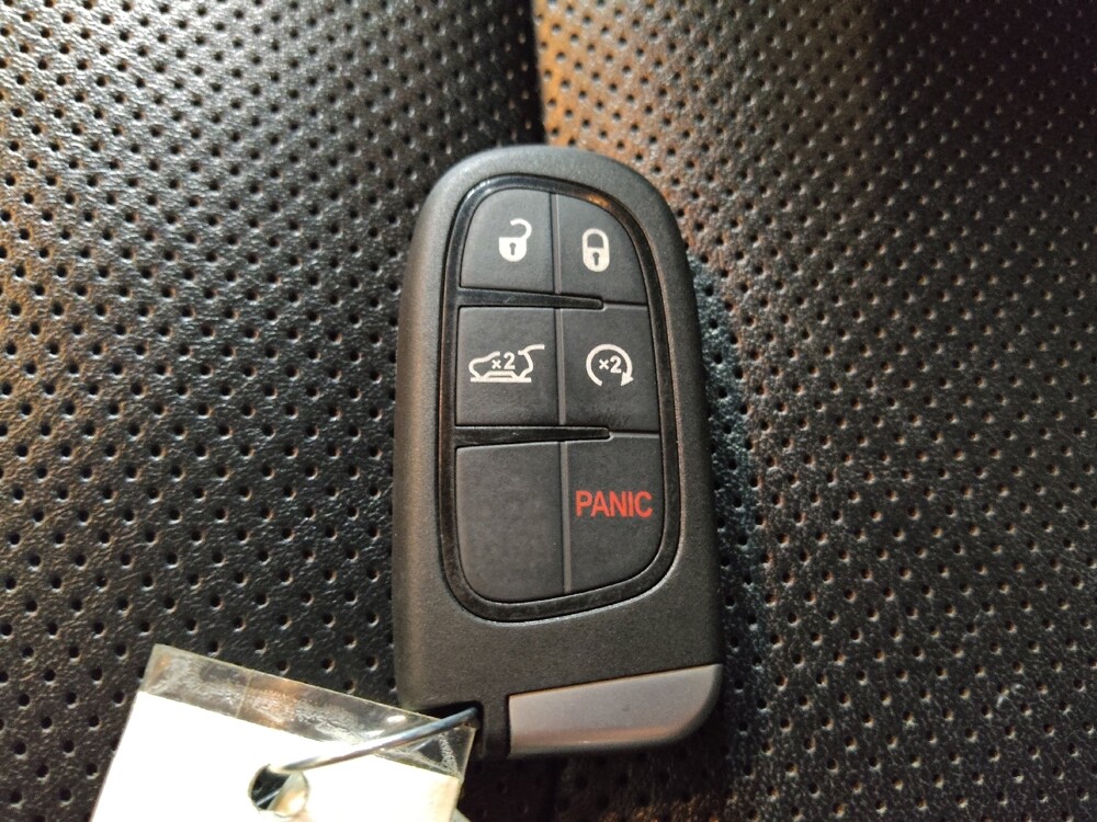 2020 Jeep Cherokee in Tyler, TX 75701 - 18081001 32