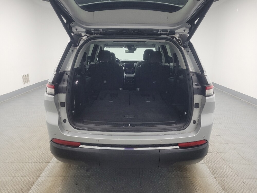 2021 Jeep Grand Cherokee L in Indianapolis, IN 46219 - 18081012 29