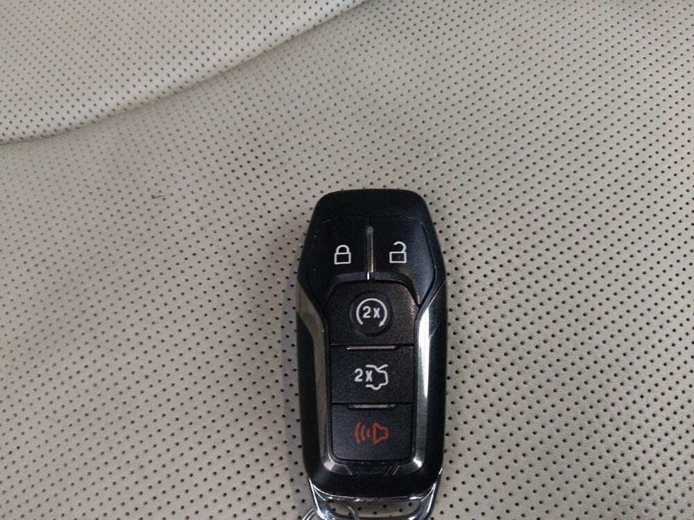 2016 Lincoln MKX in Lombard, IL 60148 - 18081033 32