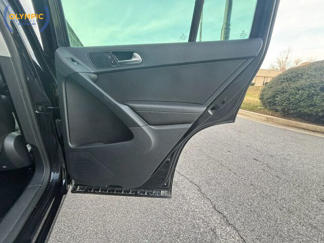 2016 Volkswagen Tiguan in Decatur, GA 30032 - 18081075 45