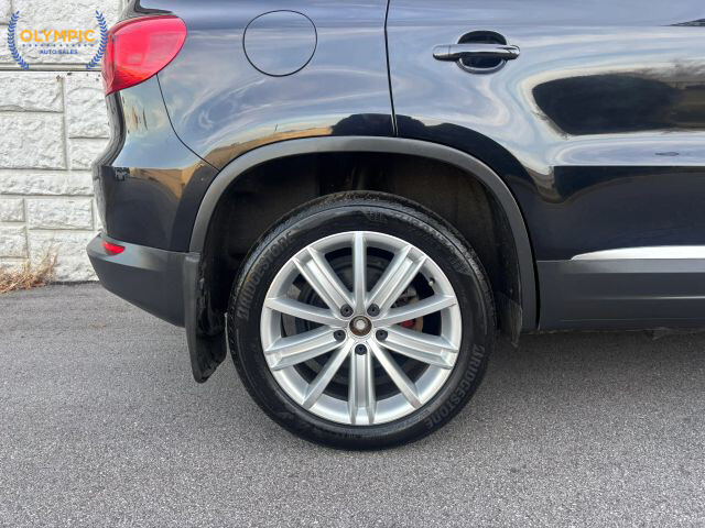 2016 Volkswagen Tiguan in Decatur, GA 30032 - 18081075 12