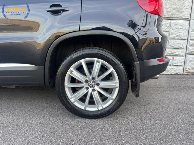 2016 Volkswagen Tiguan in Decatur, GA 30032 - 18081075 10
