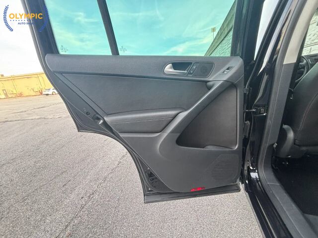 2016 Volkswagen Tiguan in Decatur, GA 30032 - 18081075 44