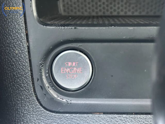 2016 Volkswagen Tiguan in Decatur, GA 30032 - 18081075 27