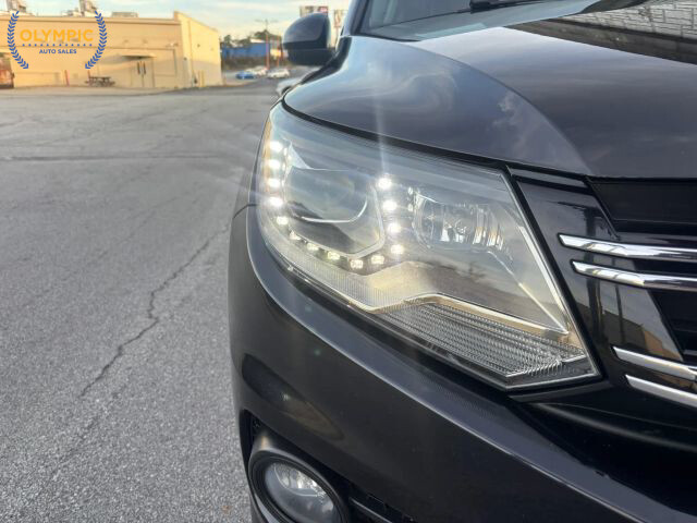 2016 Volkswagen Tiguan in Decatur, GA 30032 - 18081075 15