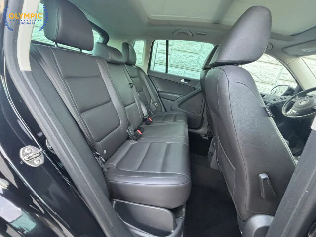 2016 Volkswagen Tiguan in Decatur, GA 30032 - 18081075 40