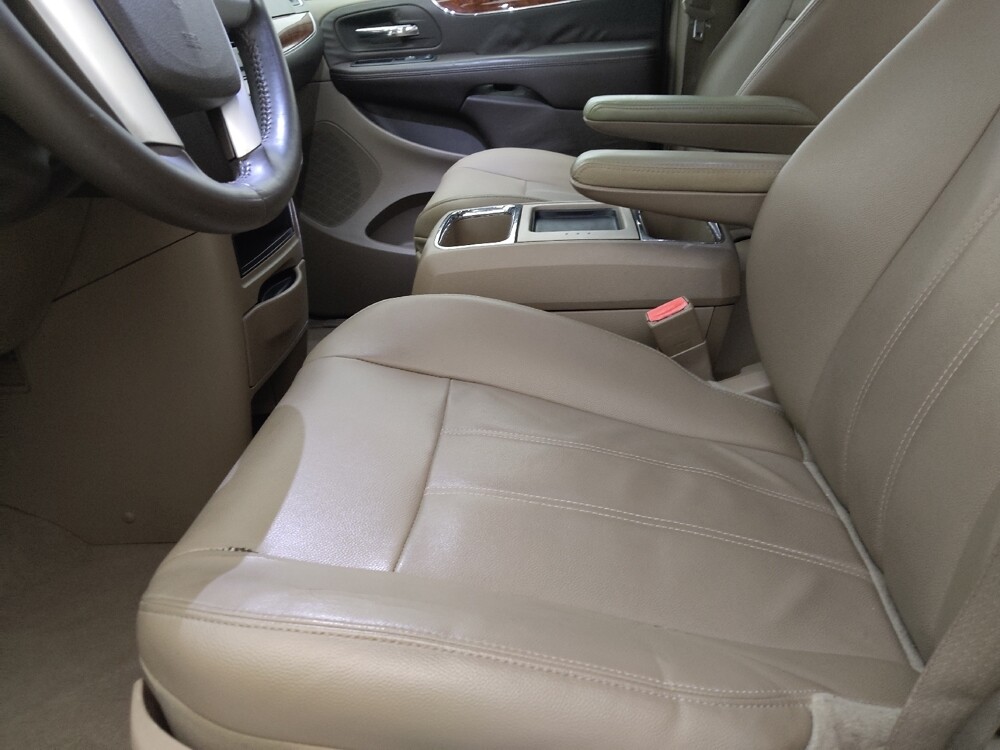 2014 Chrysler Town & Country in Bradenton, FL 34207 - 18081137 17