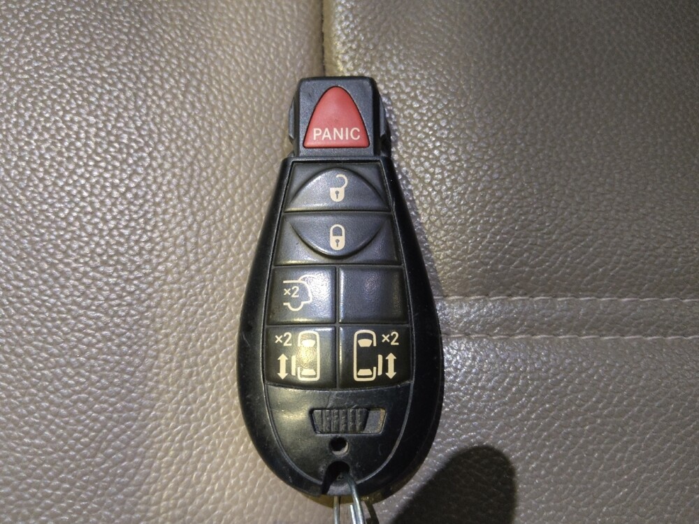 2014 Chrysler Town & Country in Bradenton, FL 34207 - 18081137 32