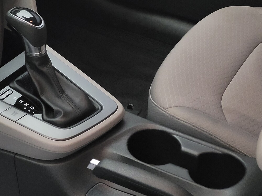 2020 Hyundai Elantra in Clearwater, FL 33764 - 18081145 26