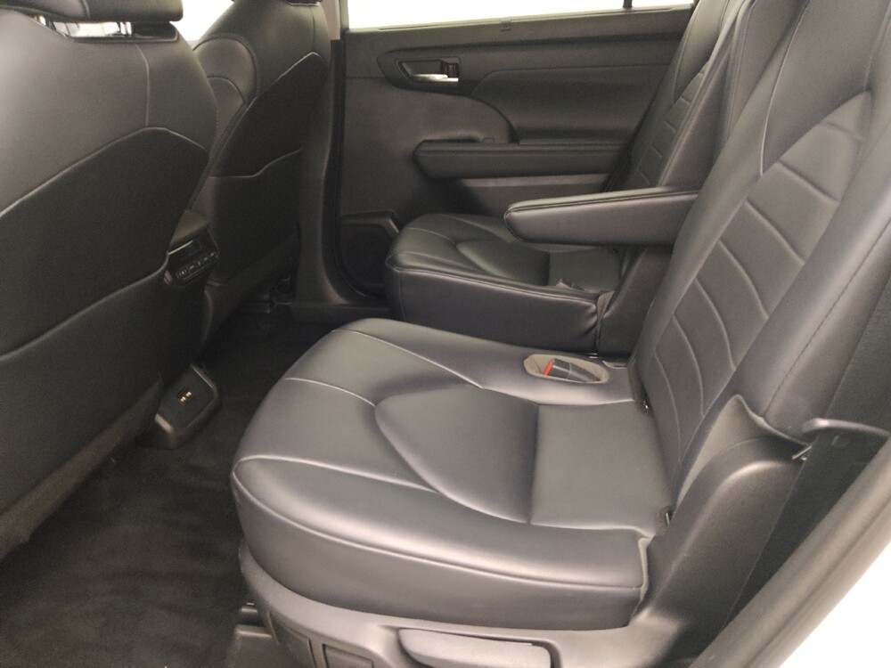 2021 Toyota Highlander in Lakeland, FL 33815 - 18081277 18