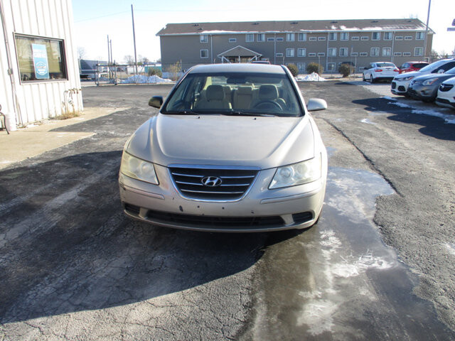 2010 Hyundai Sonata in Oak Grove, MO 64075 - 18081403 2