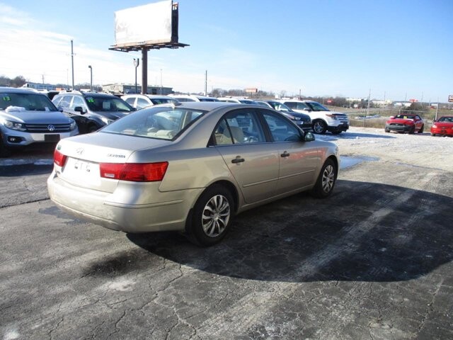 2010 Hyundai Sonata in Oak Grove, MO 64075 - 18081403 5