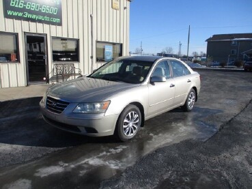 2010 Hyundai Sonata in Oak Grove, MO 64075