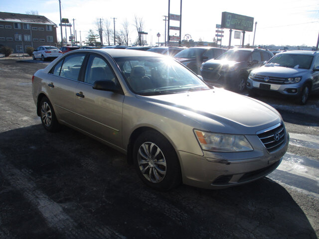 2010 Hyundai Sonata in Oak Grove, MO 64075 - 18081403 3