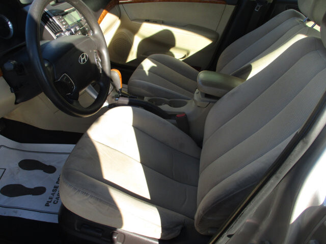 2010 Hyundai Sonata in Oak Grove, MO 64075 - 18081403 9