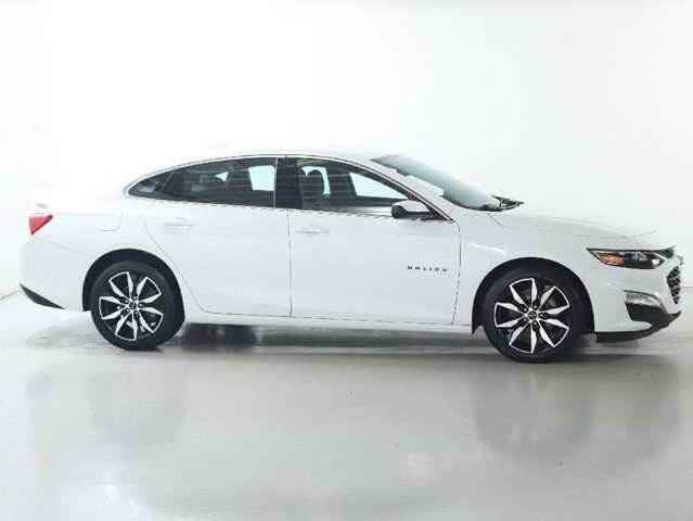2022 Chevrolet Malibu in Bedford, OH 44146 - 18081405 11