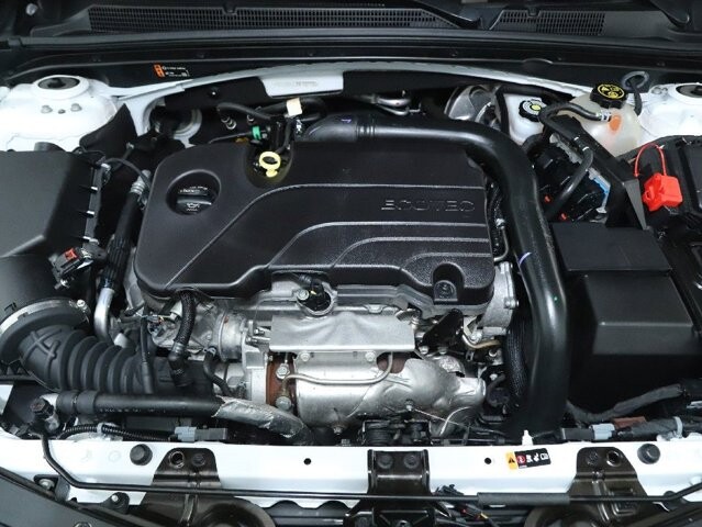 2022 Chevrolet Malibu in Bedford, OH 44146 - 18081405 33