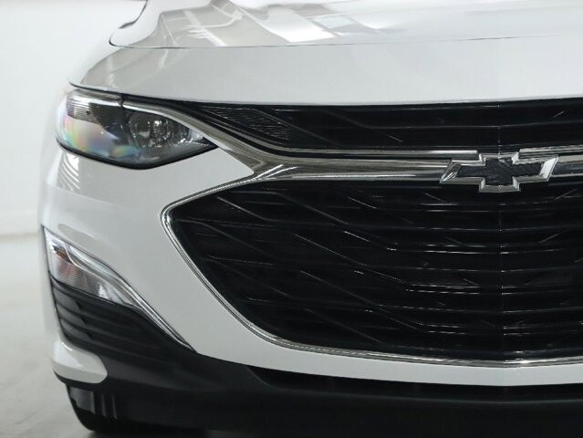 2022 Chevrolet Malibu in Bedford, OH 44146 - 18081405 6