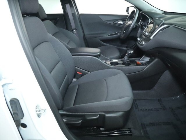 2022 Chevrolet Malibu in Bedford, OH 44146 - 18081405 32