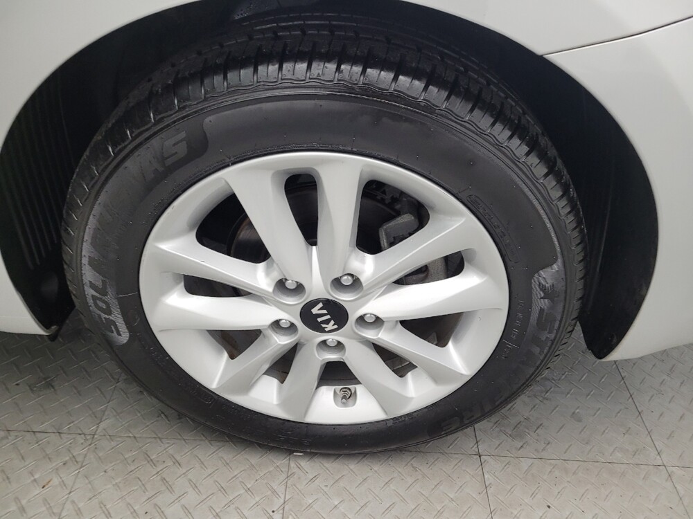 2017 Kia Forte in Columbus, OH 43228 - 18081475 31