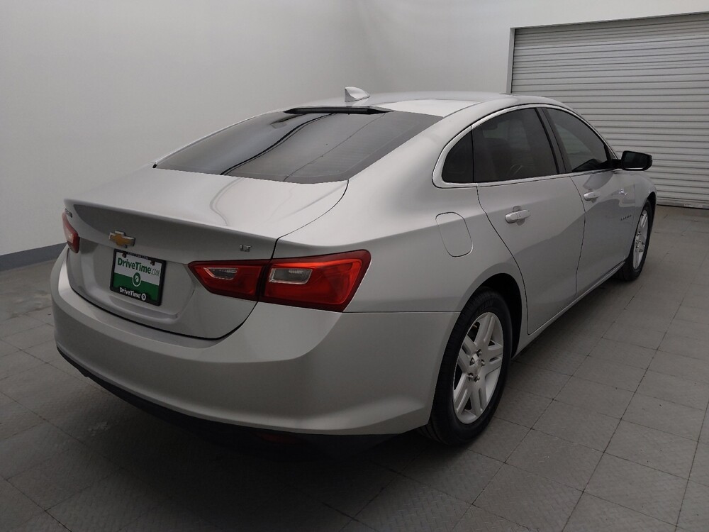 2017 Chevrolet Malibu in Live Oak, TX 78233 - 18081516 9