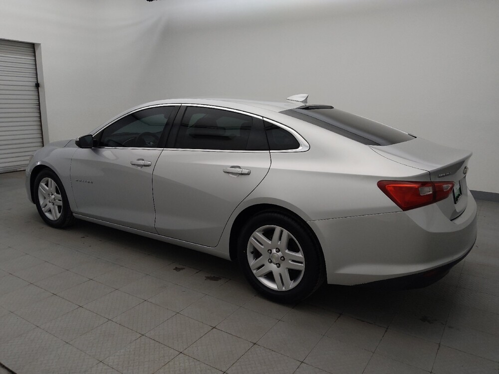 2017 Chevrolet Malibu in Live Oak, TX 78233 - 18081516 3