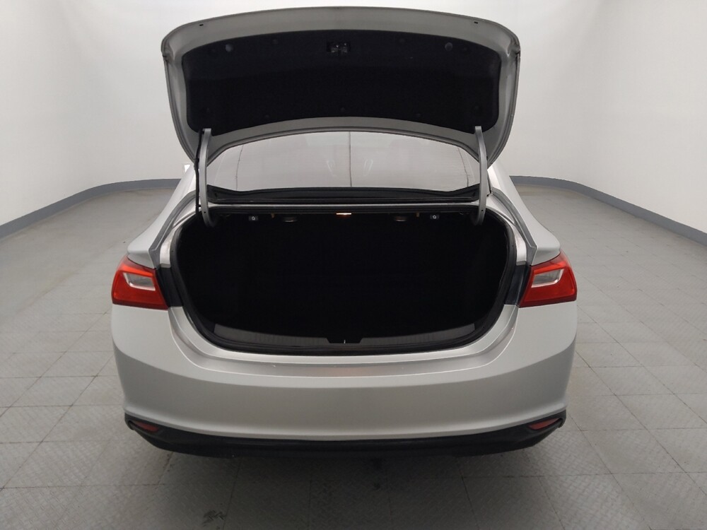 2017 Chevrolet Malibu in Live Oak, TX 78233 - 18081516 29