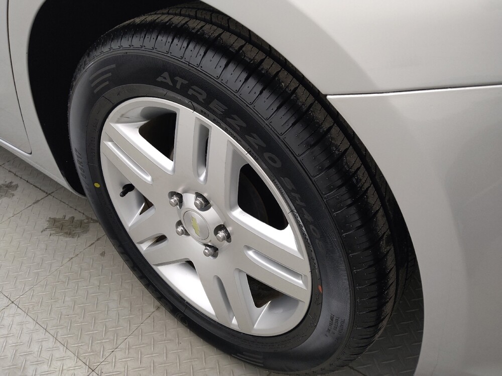 2017 Chevrolet Malibu in Live Oak, TX 78233 - 18081516 31