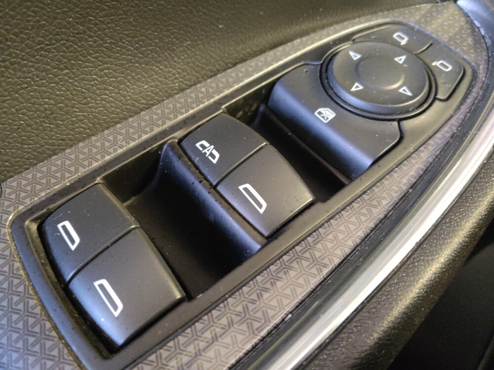 2017 Chevrolet Malibu in Live Oak, TX 78233 - 18081516 27