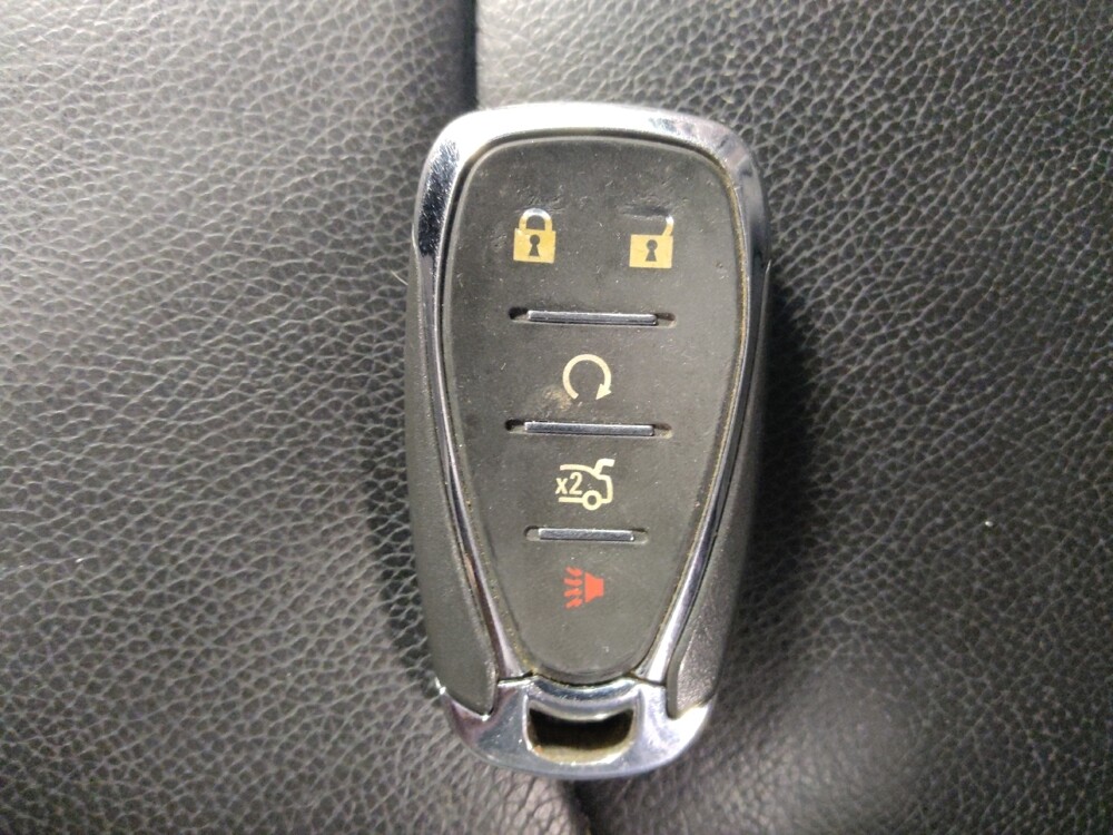 2017 Chevrolet Malibu in Live Oak, TX 78233 - 18081516 32