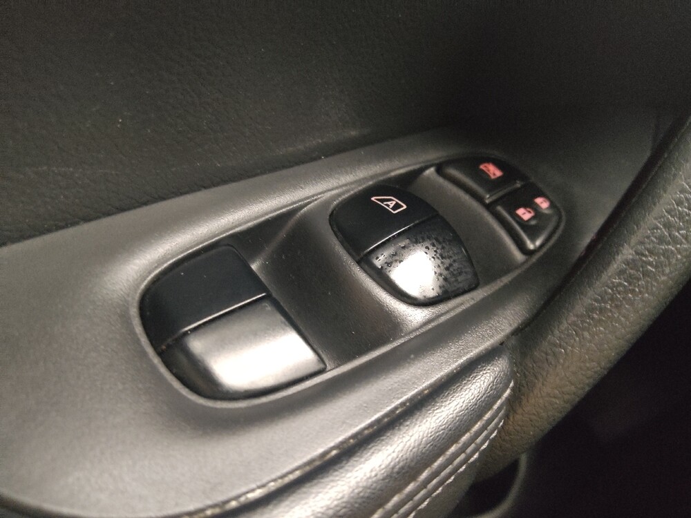 2018 Nissan Rogue in Wichita, KS 67207 - 18081561 27