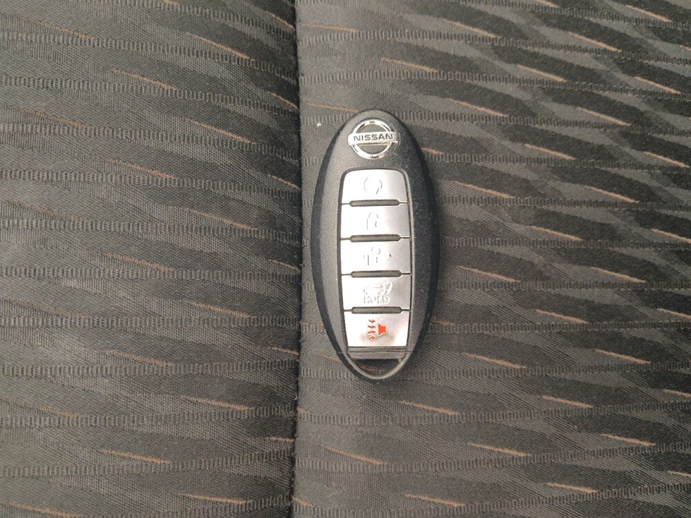 2018 Nissan Rogue in Wichita, KS 67207 - 18081561 32