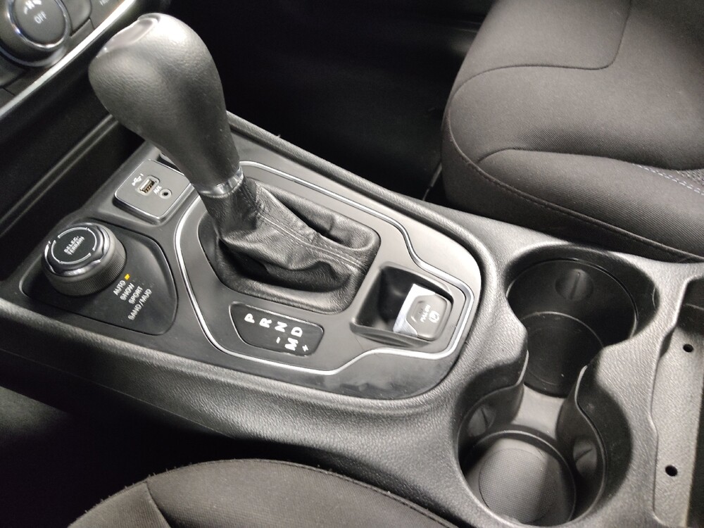 2020 Jeep Cherokee in Houston, TX 77074 - 18081602 26