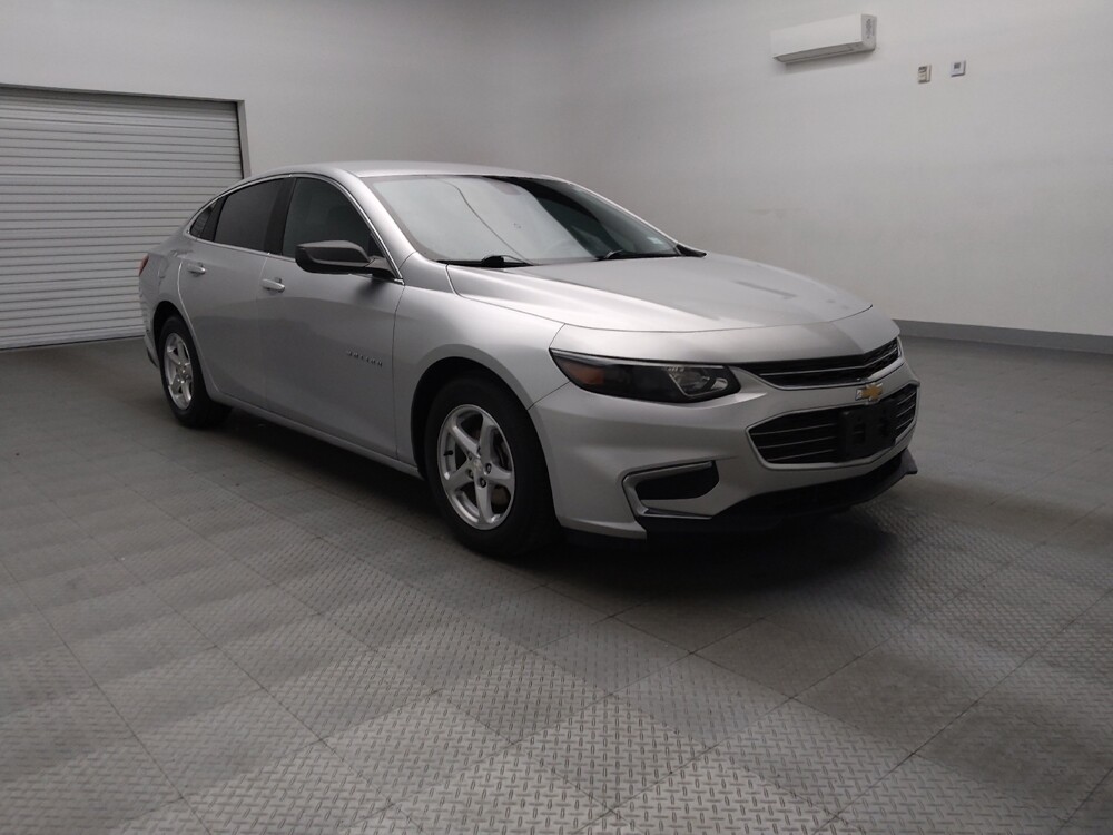 2018 Chevrolet Malibu in Lewisville, TX 75067 - 18081621 13