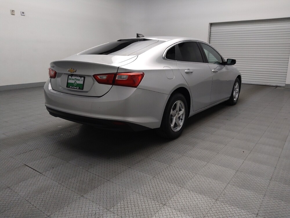 2018 Chevrolet Malibu in Lewisville, TX 75067 - 18081621 9