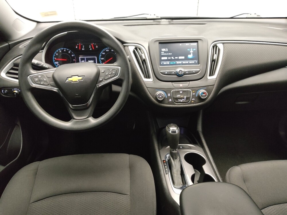 2018 Chevrolet Malibu in Lewisville, TX 75067 - 18081621 22