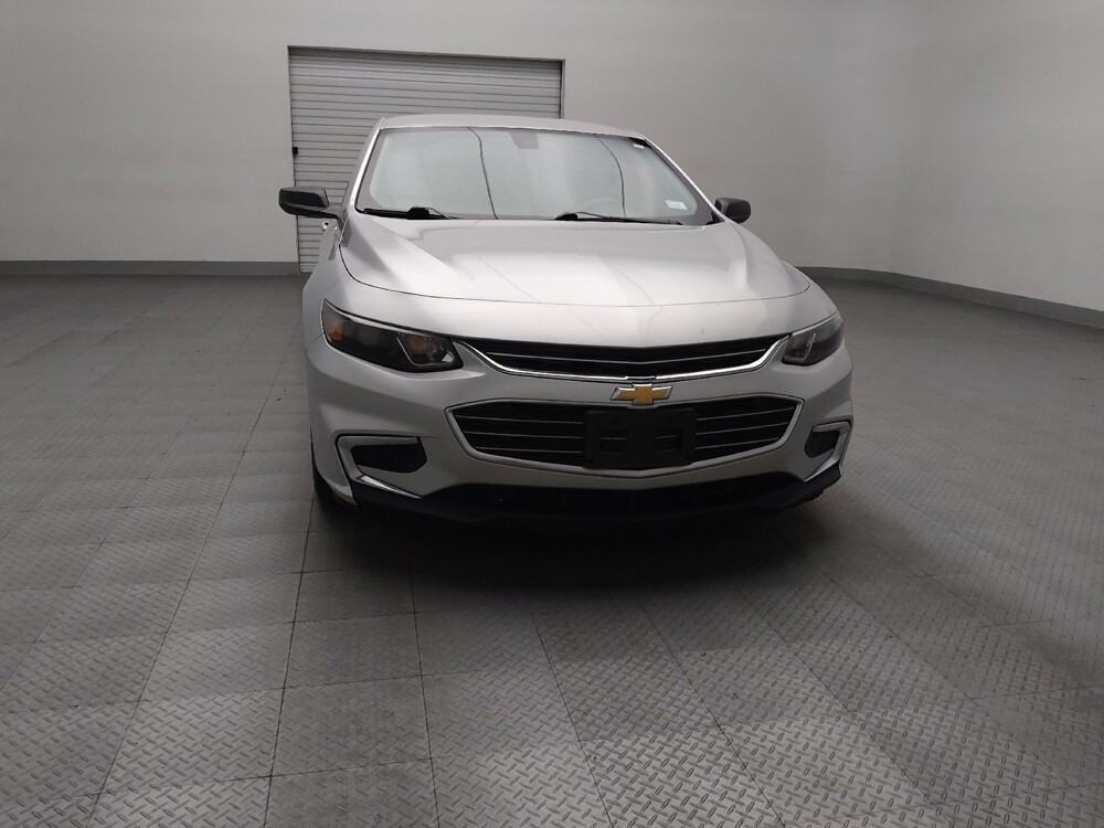2018 Chevrolet Malibu in Lewisville, TX 75067 - 18081621 14