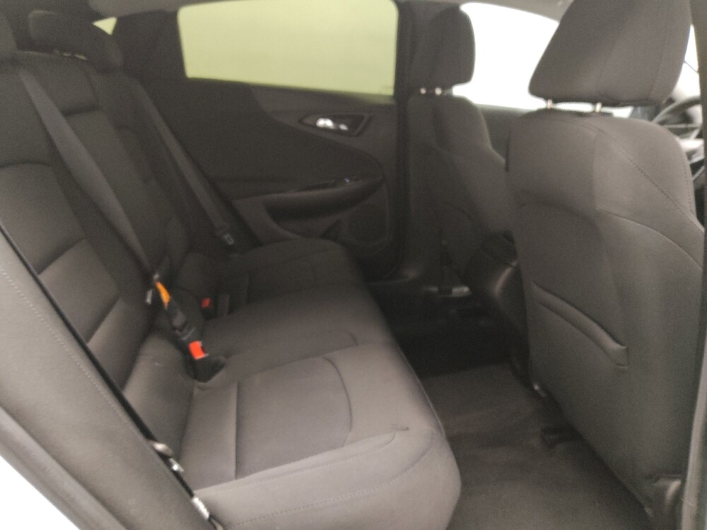 2018 Chevrolet Malibu in Lewisville, TX 75067 - 18081621 19