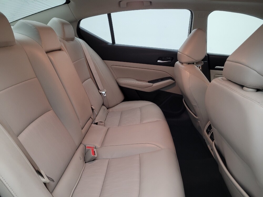 2019 Nissan Altima in Columbus, OH 43228 - 18081662 19