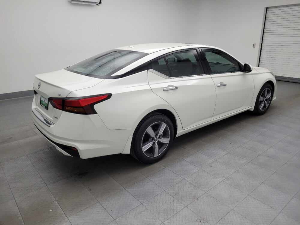 2019 Nissan Altima in Columbus, OH 43228 - 18081662 10