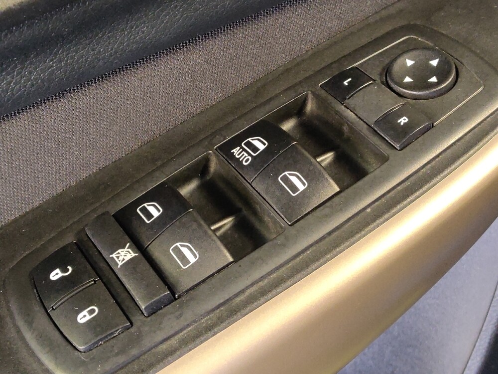 2018 Jeep Cherokee in Houston, TX 77034 - 18081671 27