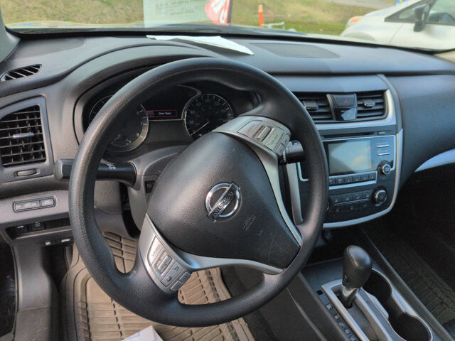 2017 Nissan Altima in North Little Rock, AR 72117-1620 - 18081734 5